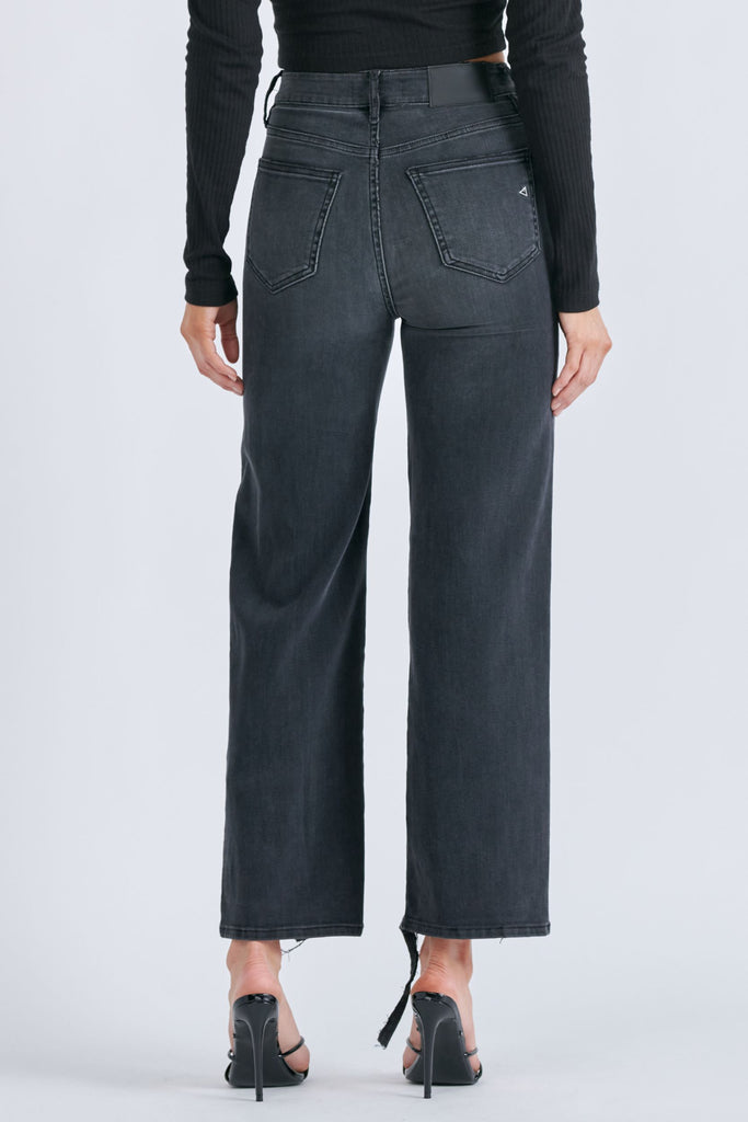 [TRACEY] BLACK GRINDED DESTROYED HEM RELAXED STRAIGHT JEAN