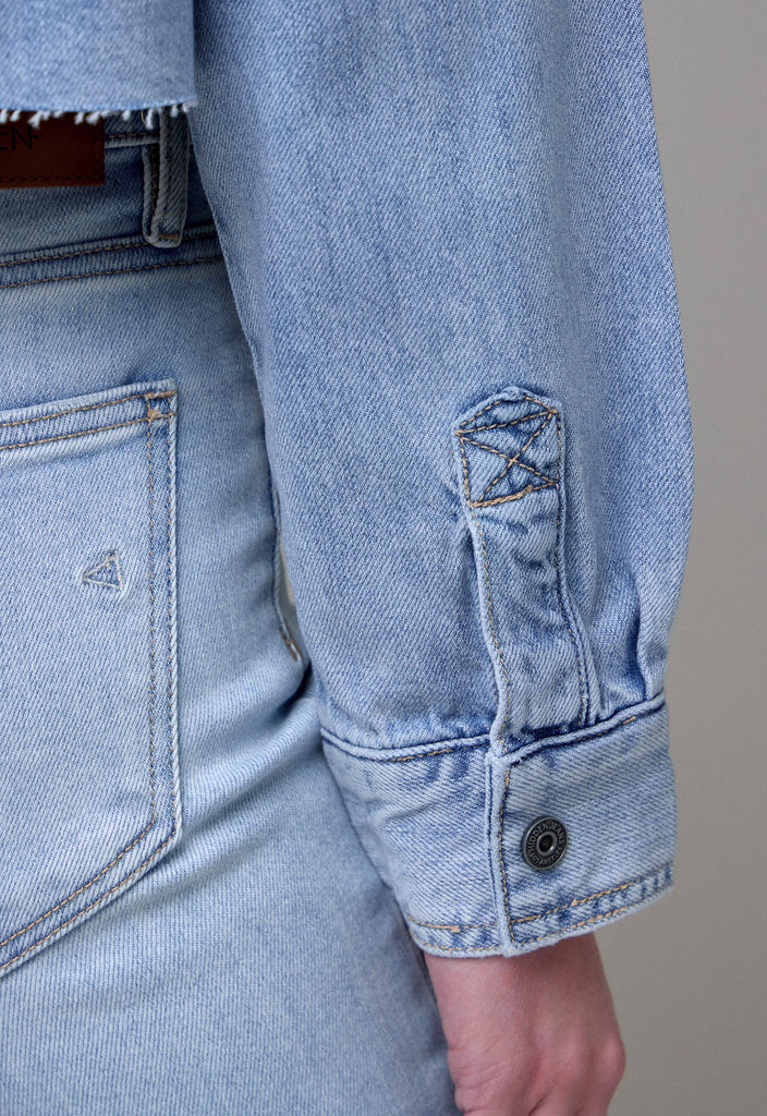 [ABBEY] Vintage Wash Cropped Denim Shirt