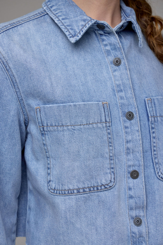 [ABBEY] Vintage Wash Cropped Denim Shirt