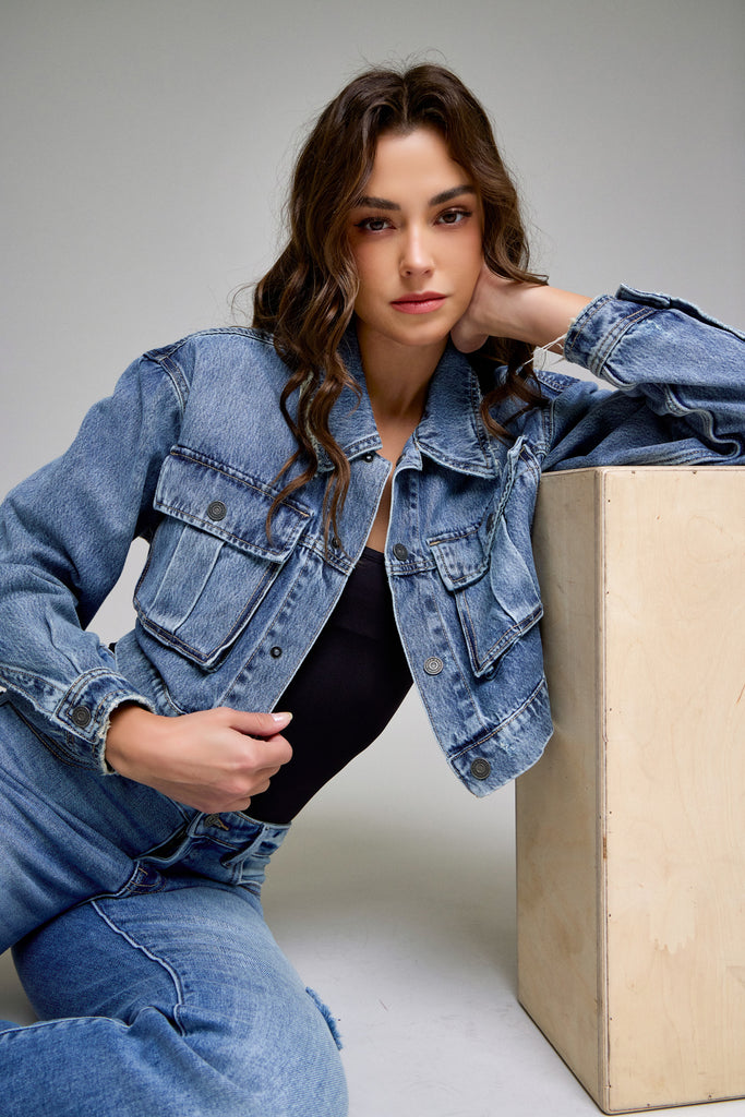 [REBEL] MEDIUM WASH CROPPED CARGO JACKET