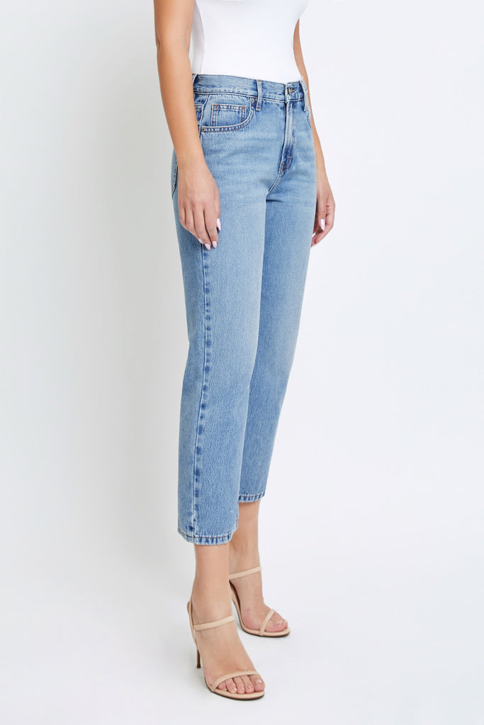 [TRACEY] MEDIUM WASH CLASSIC 25" INSEAM RELAXED STRAIGHT