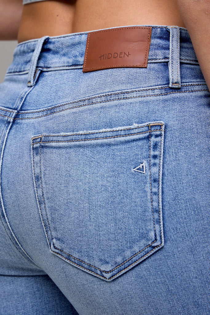 [TRACEY] Medium Dark Clean Stretch 28" Inseam Straight