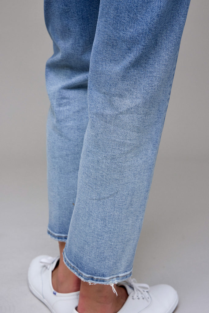 [TRACEY] Medium Dark Clean Stretch 28" Inseam Straight