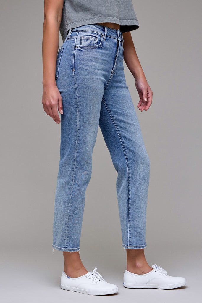 [TRACEY] Medium Dark Clean Stretch 28" Inseam Straight