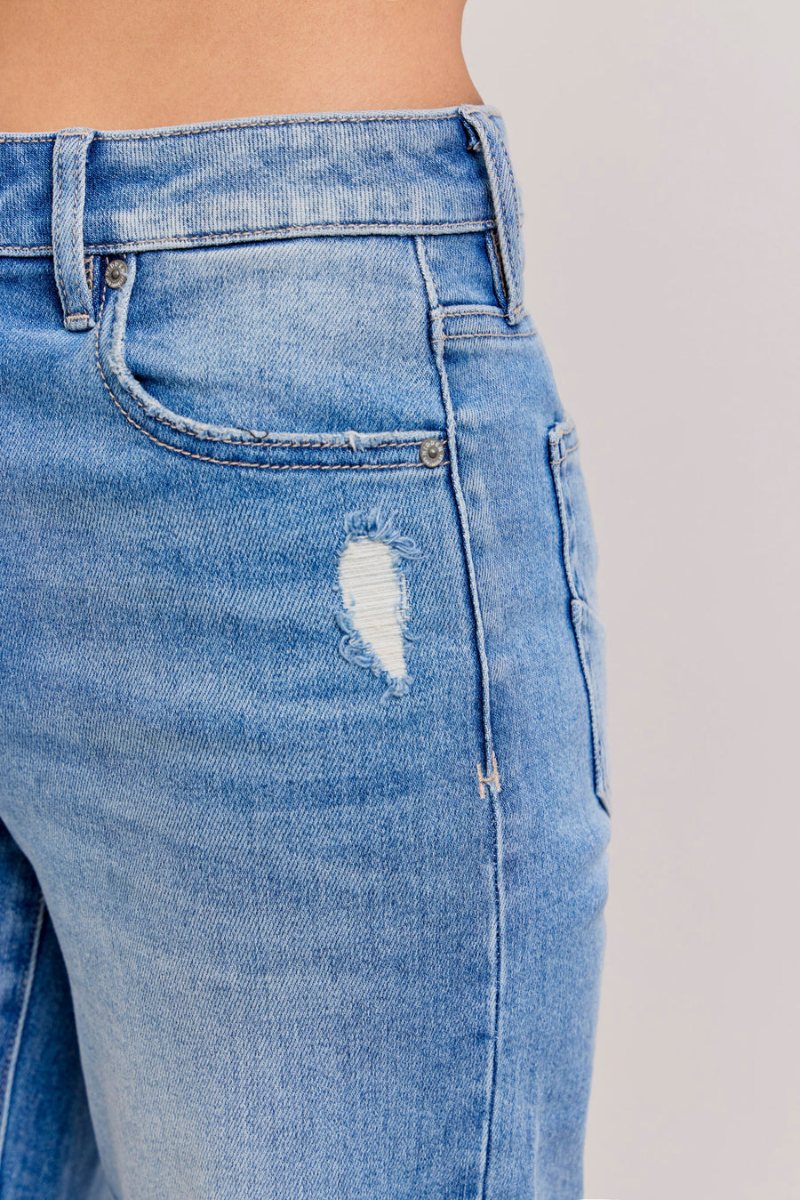 [ELLA] LIGHT KNEE DISTRESSED CROPPED WIDE STRAIGHT