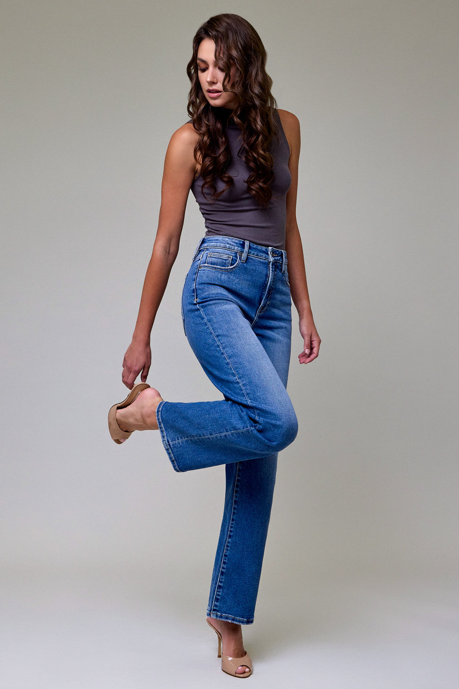 [ELLA] Medium Wash Clean Stretch High Rise Classic Straight