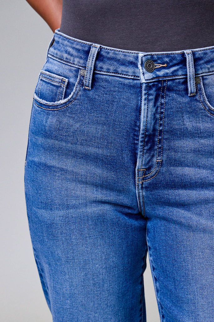 [ELLA] Medium Wash Clean Stretch High Rise Classic Straight