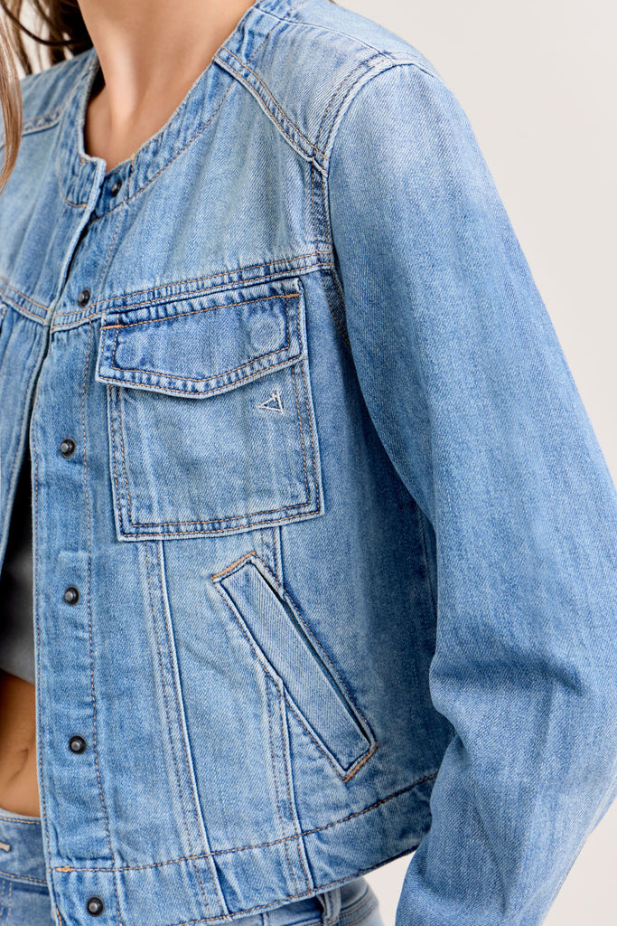 [REBEL] MEDIUM LIGHT COLLARLESS TRUCKER JACKET