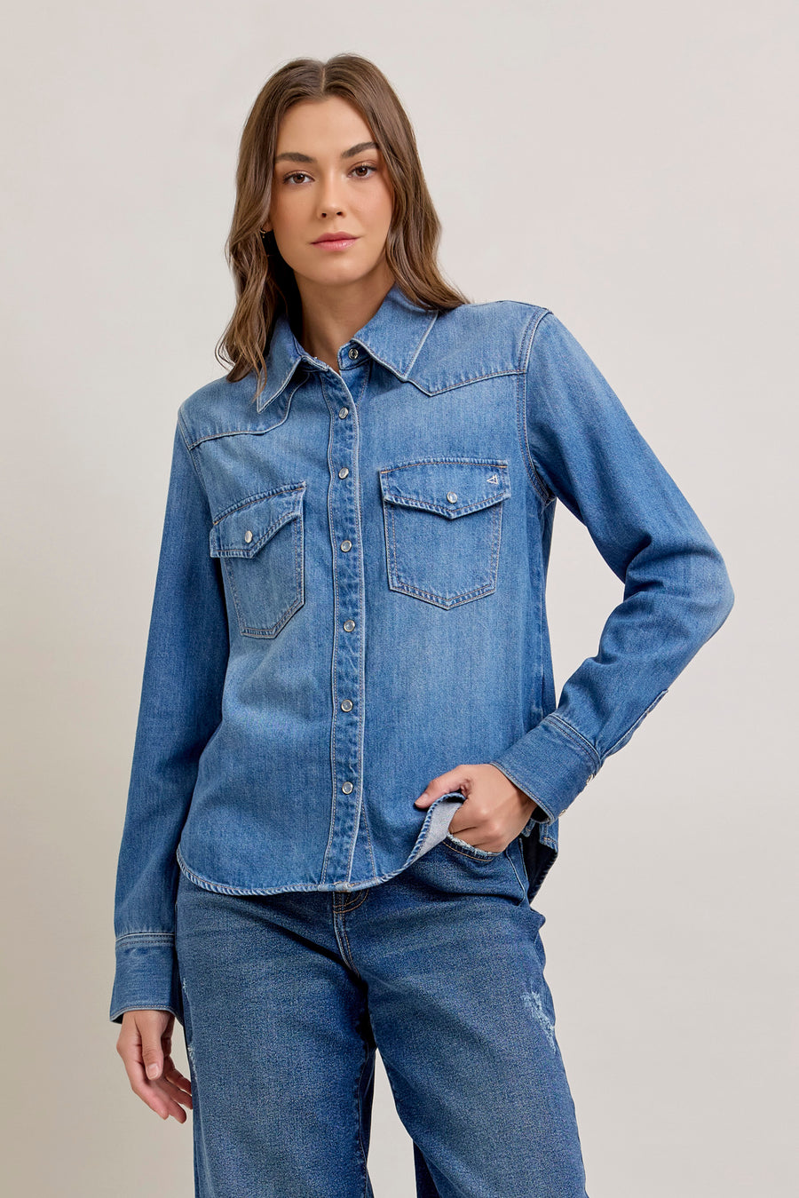 [ABBY] MEDIUM WASH BASIC WESTERN SHIRT