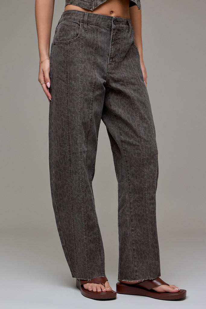[SAMMIE] Brown Cheetah Seamed Barrel Jean