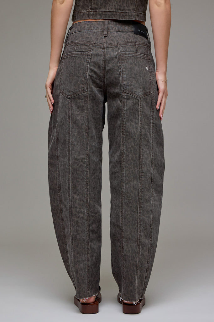 [SAMMIE] Brown Cheetah Seamed Barrel Jean