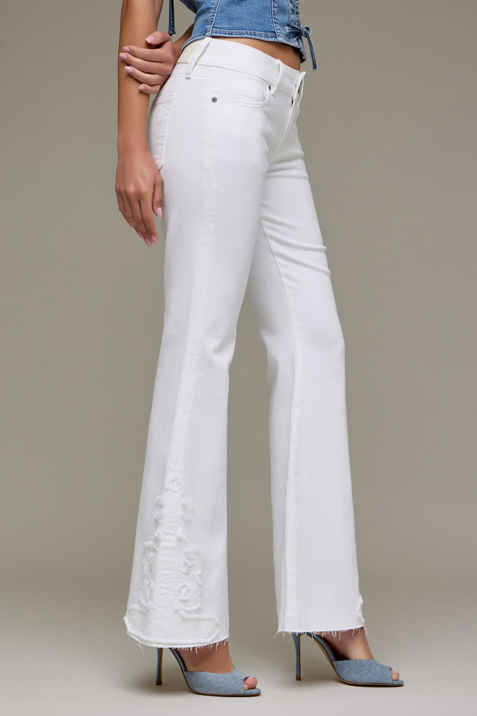 [HAPPI] LOW RISE WHITE WASH FLARE WITH DETAILED APPLIQUE