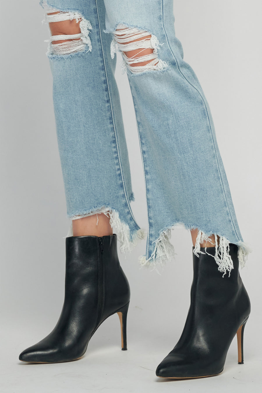 [HAPPI] DISTRESSED CROPPED FLARE