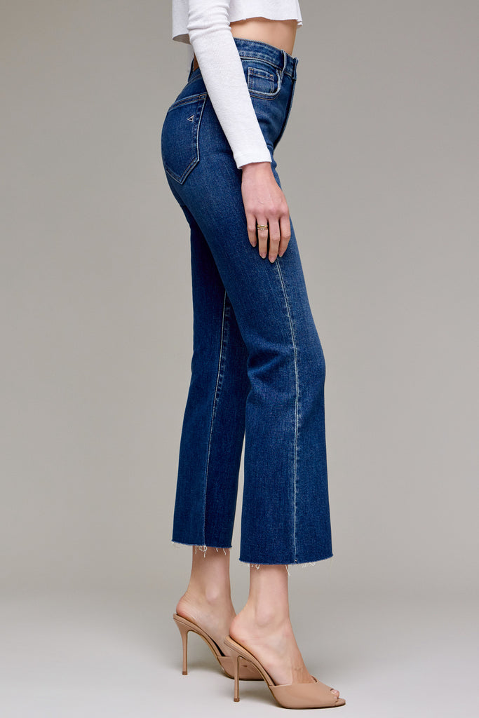 [HAPPI] Dark Wash Clean Cropped Flare