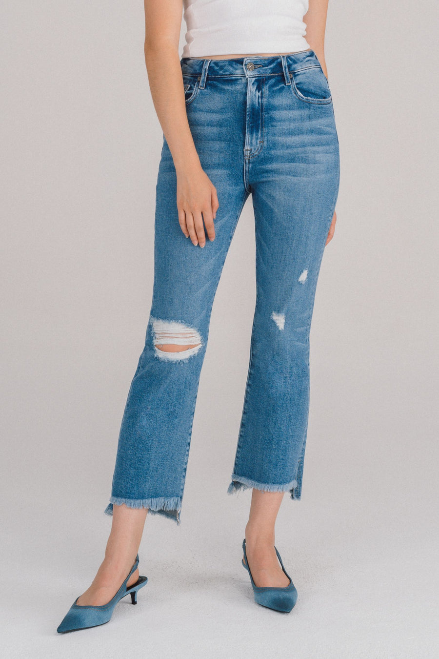 [HAPPI] MEDIUM LIGHT SLIT KNEE STEP HEM CROPPED FLARE