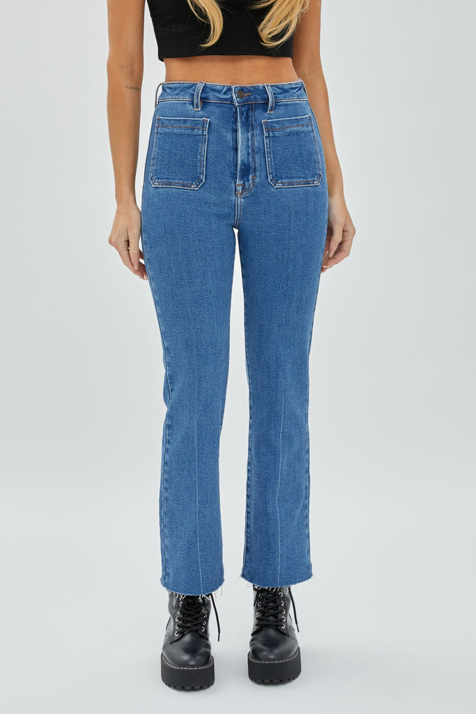 [HAPPI] MEDIUM WASH FRONT POCKET STRETCH CROP FLARE