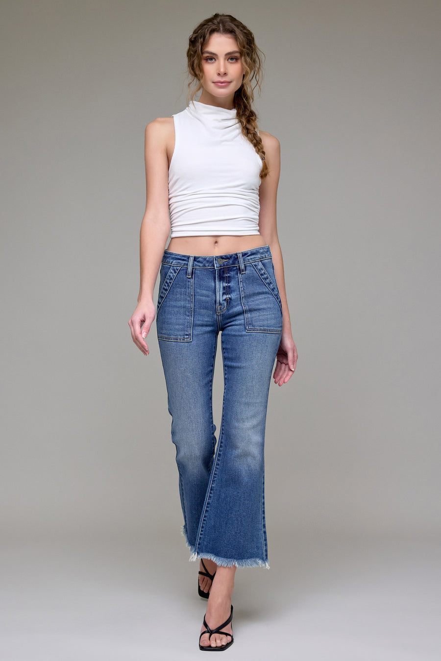 [HAPPI] Medium Wash Frayed Hem Cargo Crop Flare