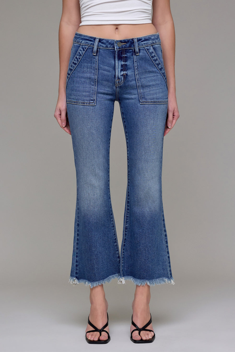 [HAPPI] Medium Wash Frayed Hem Cargo Crop Flare