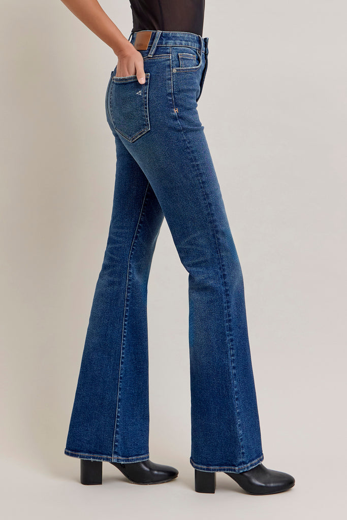 [HAPPI] DARK WASH CLEAN STREACH 33" INSEAM FLARE