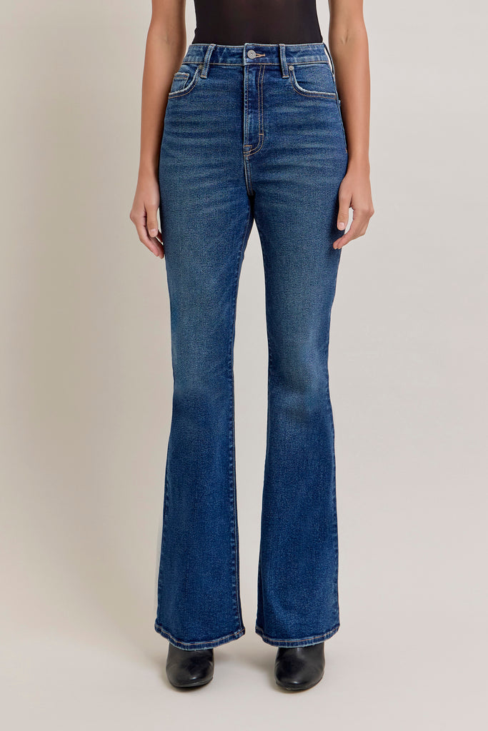 [HAPPI] DARK WASH CLEAN STREACH 33" INSEAM FLARE