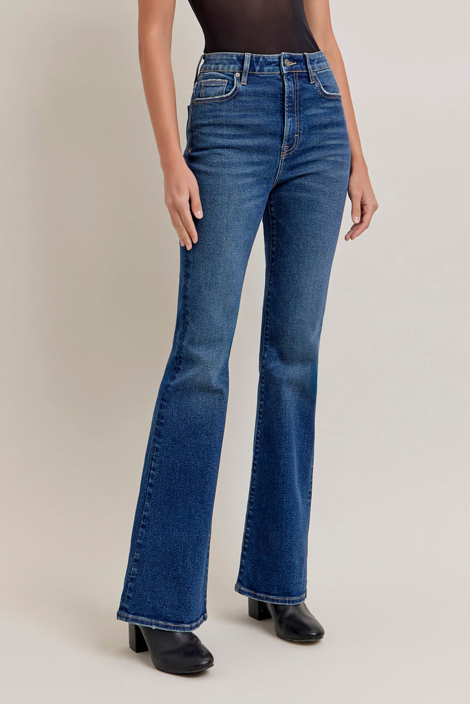 [HAPPI] DARK WASH CLEAN STREACH 33" INSEAM FLARE