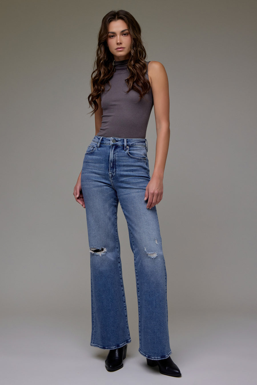 [HAPPI] Medium Wash Knee Distressed High Rise Comfort Flare
