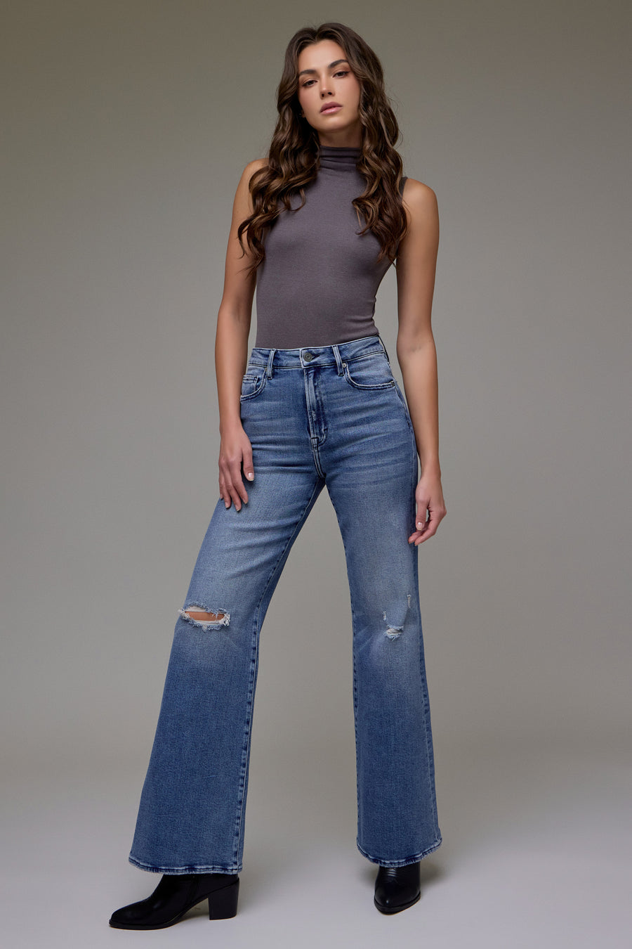 [HAPPI] Medium Wash Knee Distressed High Rise Comfort Flare