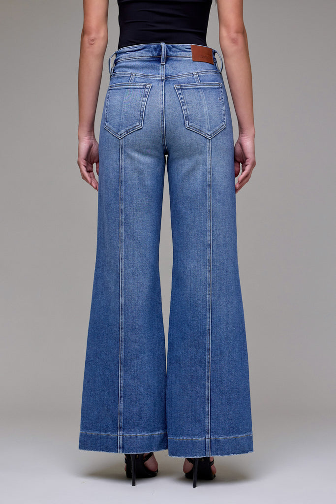 [HAPPI] Medium Wash Seam 33" Inseam Comfort Flare