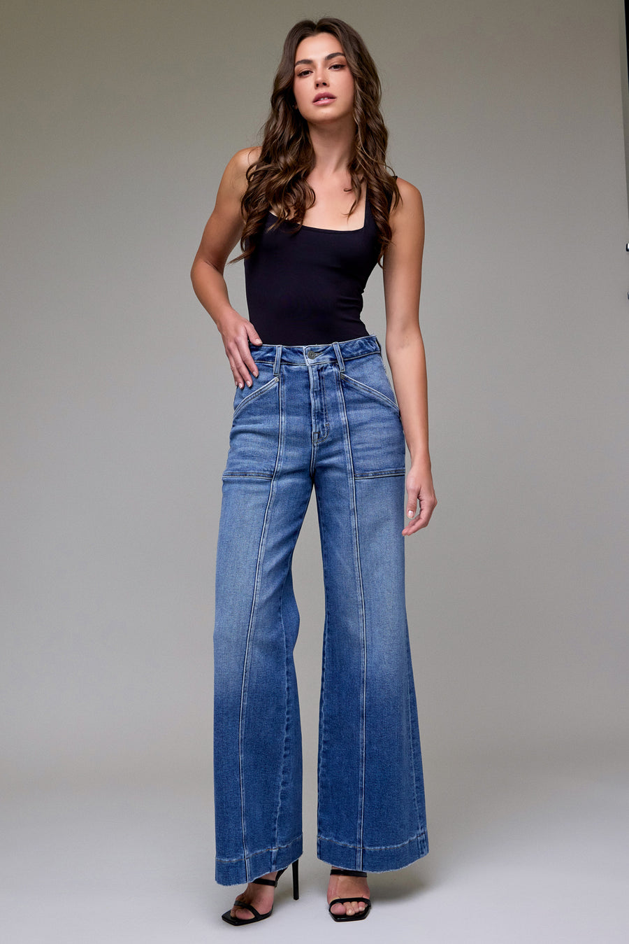 [HAPPI] Medium Wash Seam 33" Inseam Comfort Flare