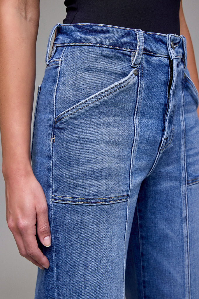 [HAPPI] Medium Wash Seam 33" Inseam Comfort Flare