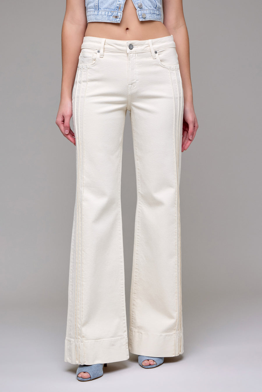 [HAPPI] White Clean Cut 33" Inseam Stretch Flare