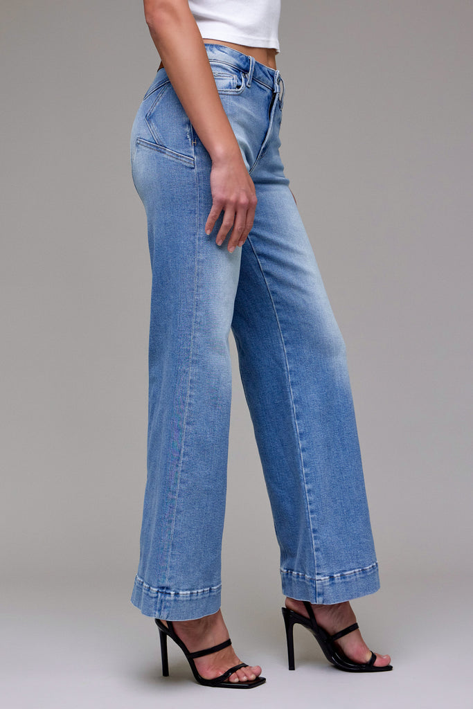 [HAPPI] Light Wash Stretch Star Fashion Mid Rise Comfort Flare