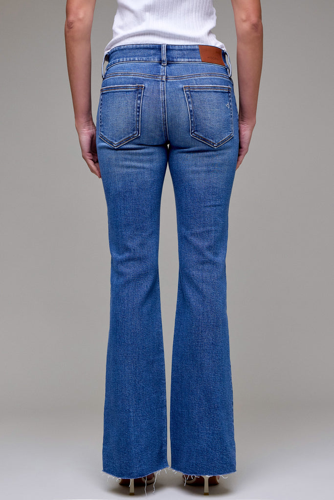 [RYAN] Medium Wash Stretch Basic Low Rise Bootcut