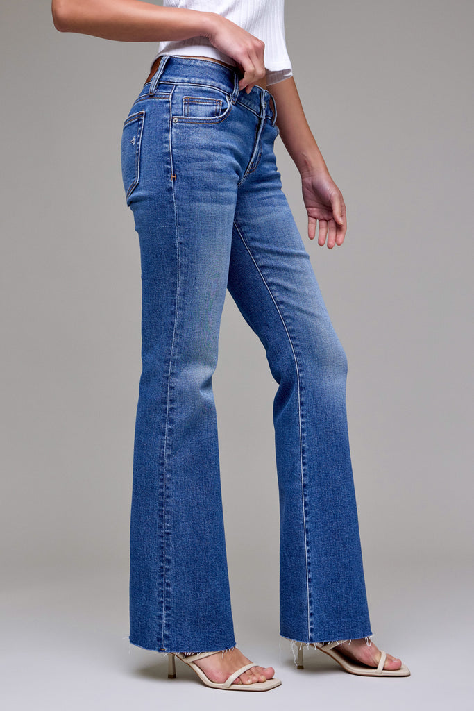 [RYAN] Medium Wash Stretch Basic Low Rise Bootcut