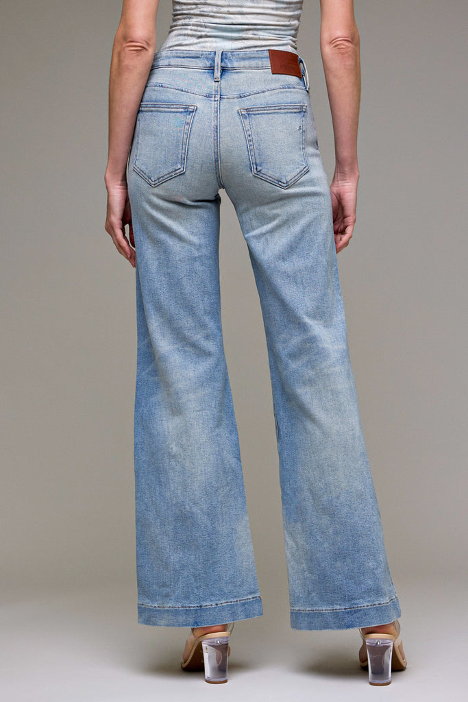 [HAPPI] Light Wash Clean Stretch Low Rise Comfort Flare