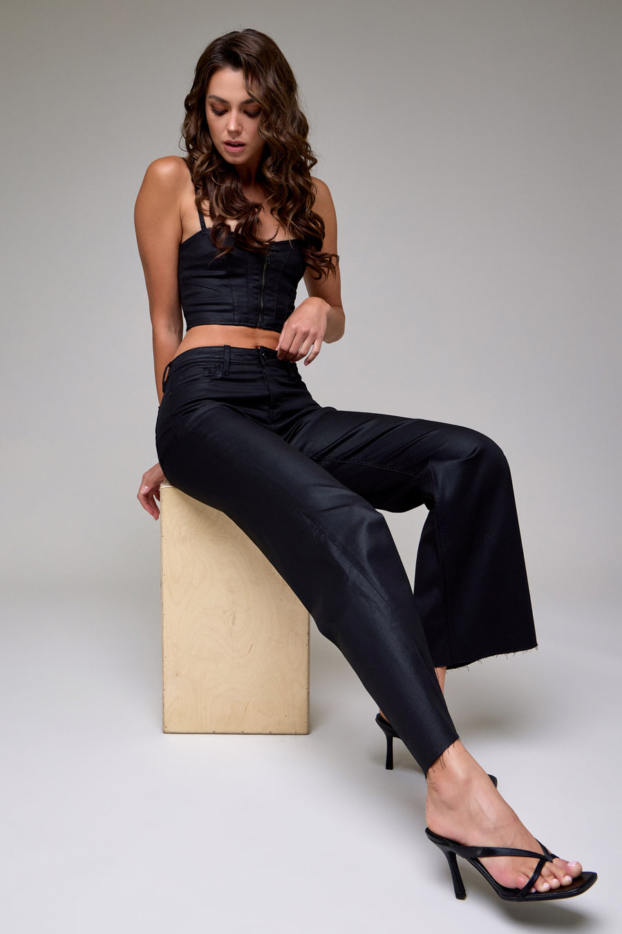 [HAPPI] Coated Low Rise 31' Inseam Comfort Flare