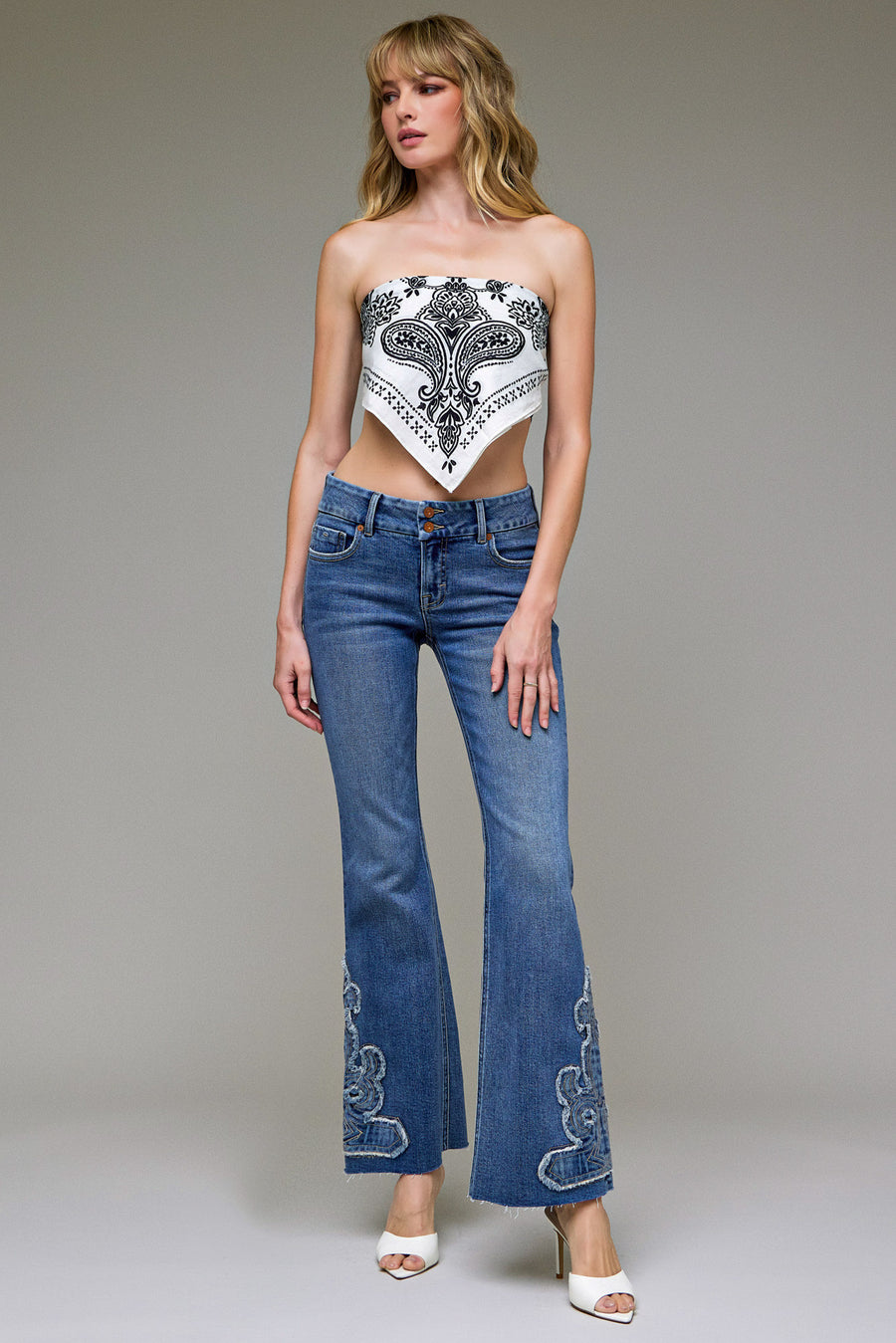 [HAPPI] Medium Wash Stretch Applique Low Rise Flare