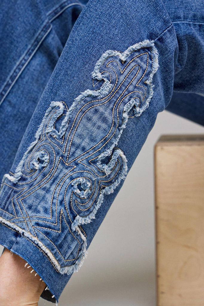 [HAPPI] Medium Wash Stretch Applique Low Rise Flare