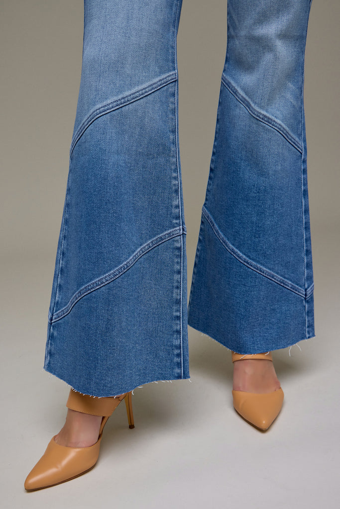 [HAPPI] Medium Dark Low Rise 32" Inseam Fashion Flare