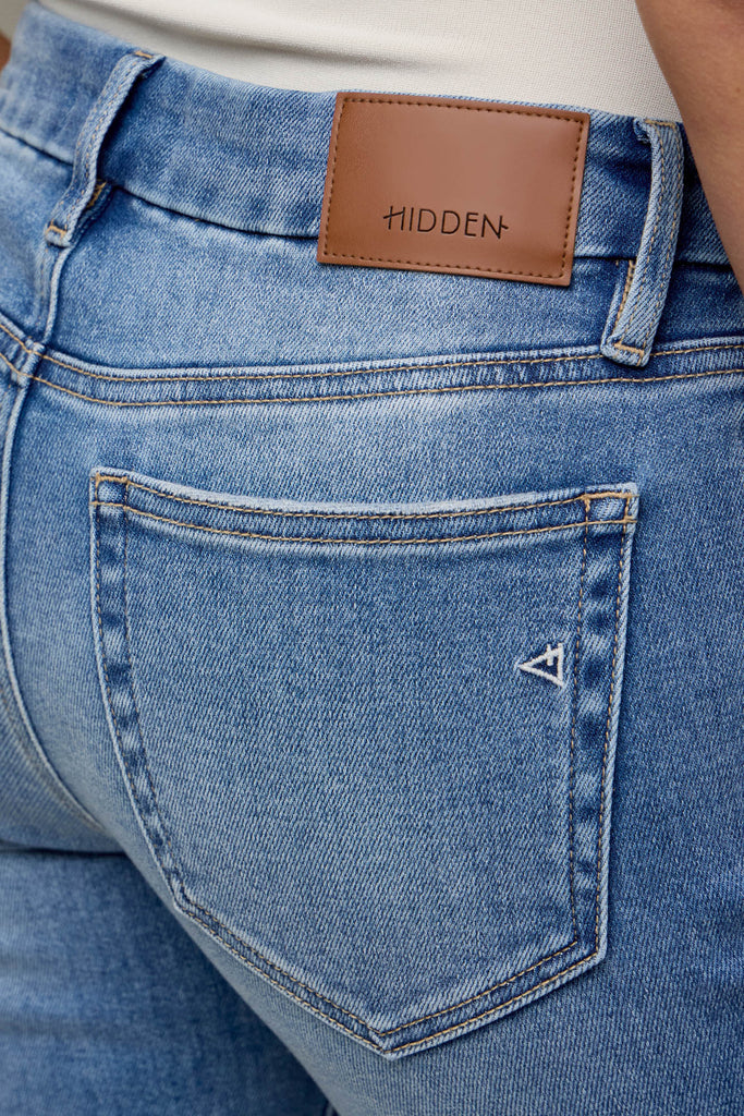 [RYAN] Medium Wash Clean Mid Rise 33" Inseam Bootcut