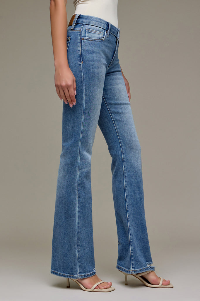 [RYAN] Medium Wash Clean Mid Rise 33" Inseam Bootcut