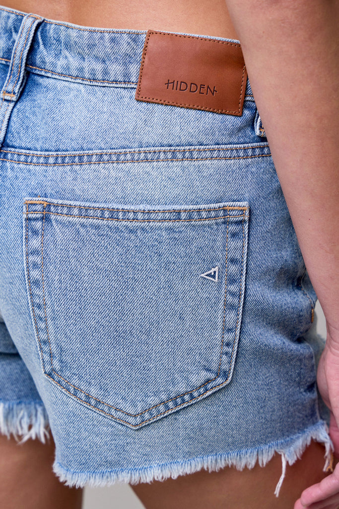 [RILEY] DISTRESSED BOYFRIEND SHORTS