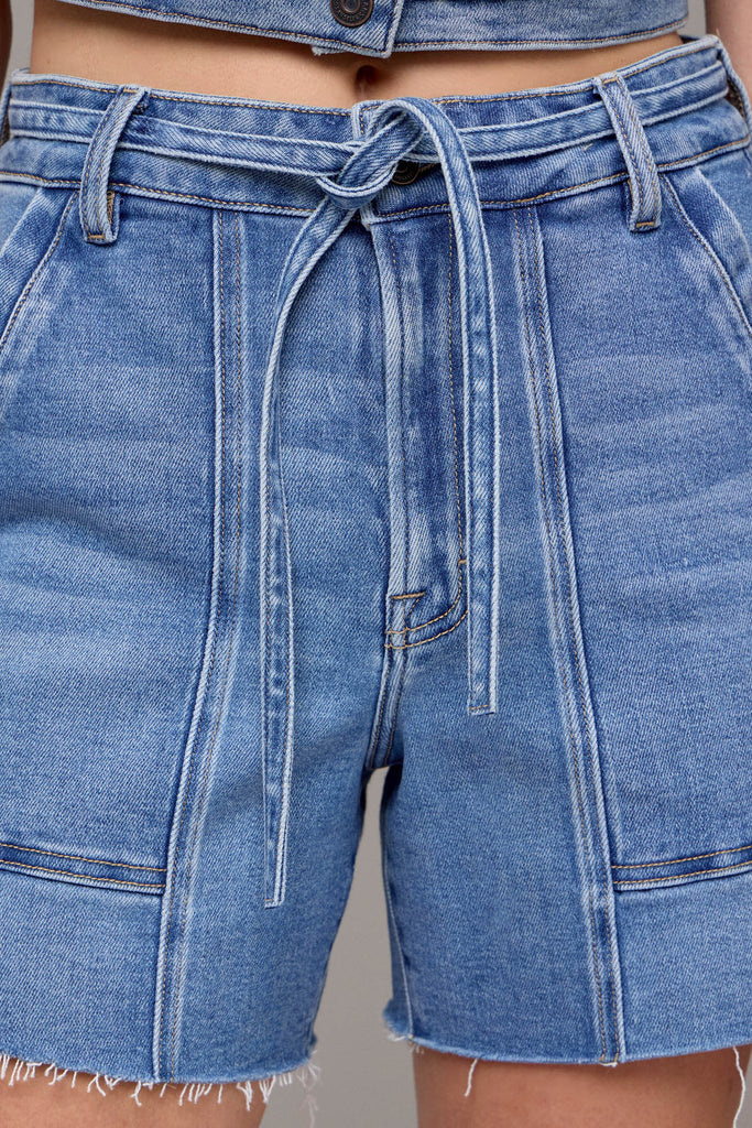 [AVA] Medium Light 5" Inseam High Rise Self Strap A Line Short