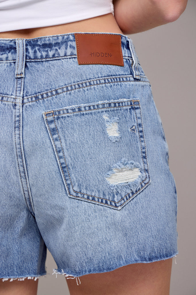 [FINN] Medium Light Distressed High Rise Short