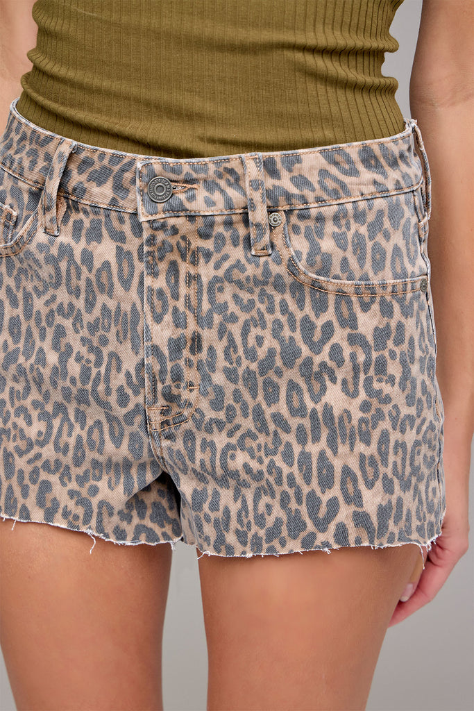 [FINN] Cheetah Printed Jagged Hem 3" Inseam Shorts