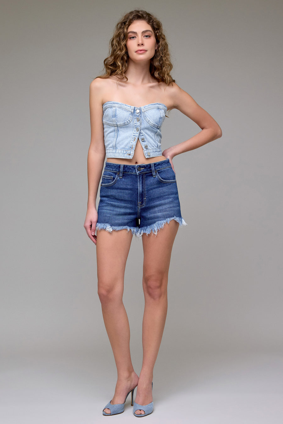 [FINN] Dark Wash Frayed Stretch 3" Inseam Shorts