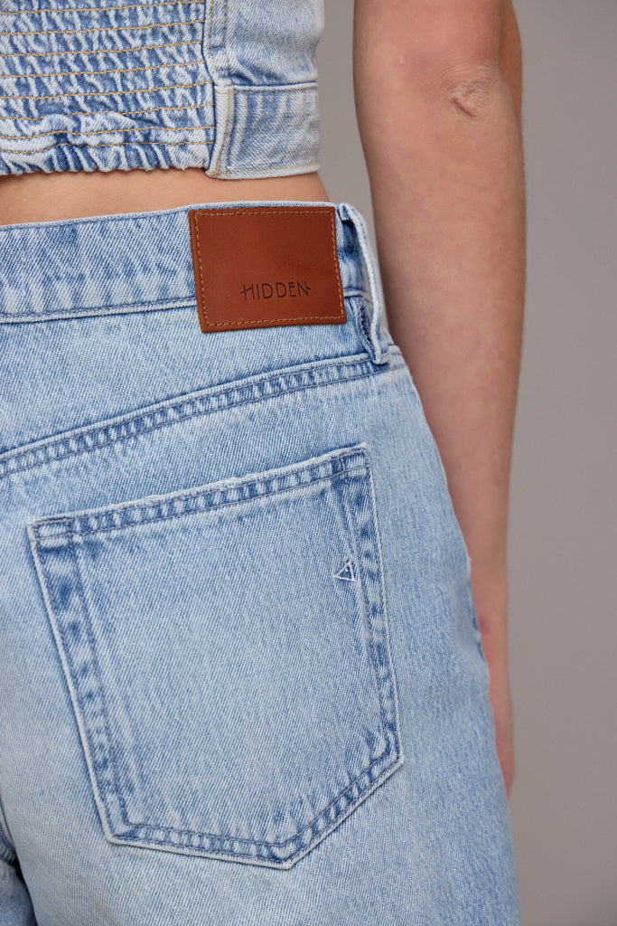 [KAYLA] RELAXED SHORTS WITH STUDS