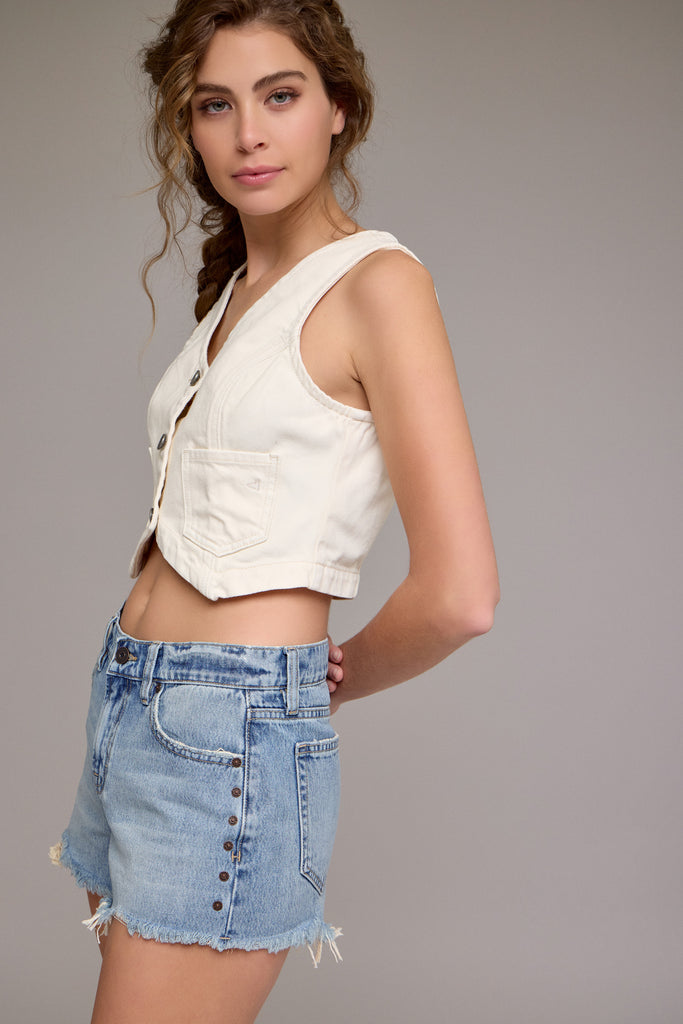 [KAYLA] Medium Wash Chewed Hem Relaxed Short