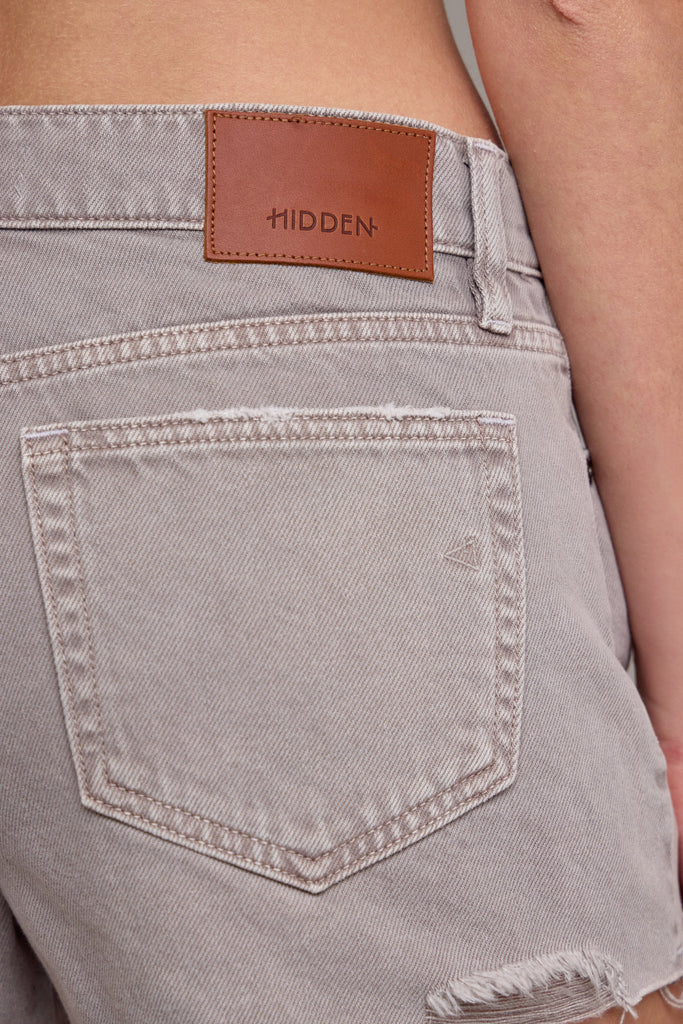 [KAYLA] Gravel Wash Relaxed Shorts With Rivets