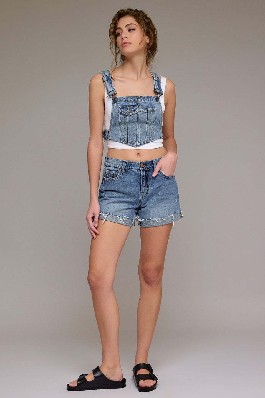 [KAYLA] Medium Wash Cuffed Relaxed Short